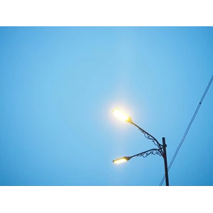 Lampu Jalan Tenaga Surya yang Ramah Lingkungan dan Efisien